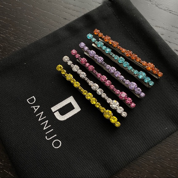 DANNIJO Amari Crystal Heart Bobby Pin Buy DANNIJO Womens Amari Bobby Pin Online Honduras | Ubuy main image 2